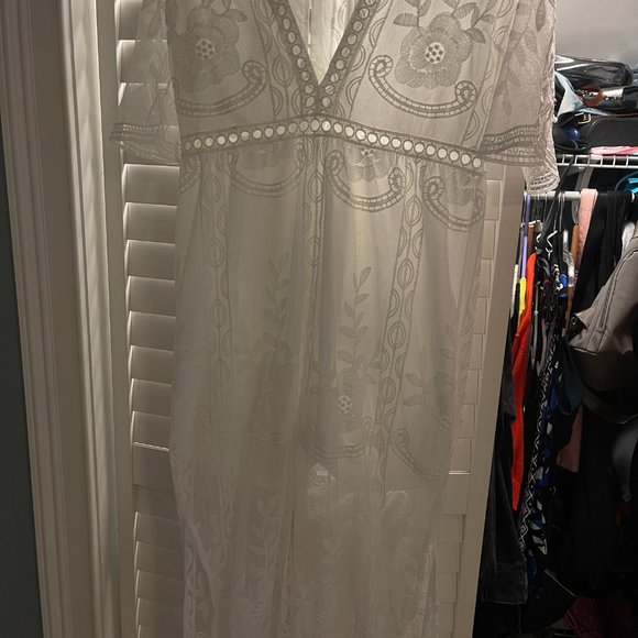 Elegant White Lace Wedding Dress - Picture 3 of 5